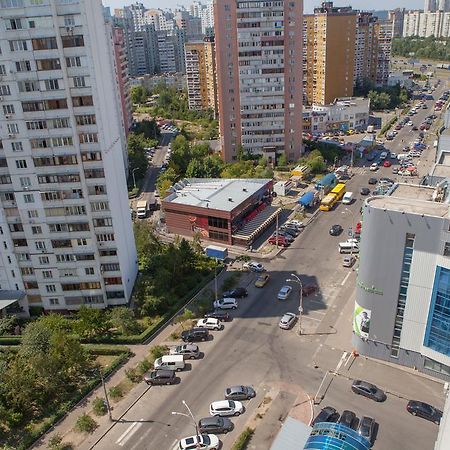 Apartment In 2 Min From Poznyaky Metro Station كييف المظهر الخارجي الصورة