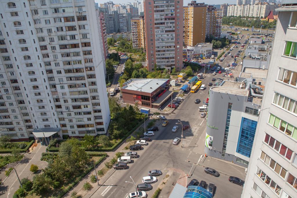 Apartment In 2 Min From Poznyaky Metro Station كييف المظهر الخارجي الصورة