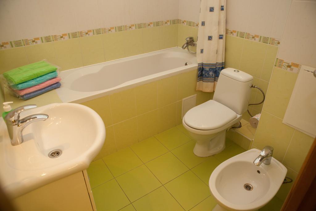 Apartment In 2 Min From Poznyaky Metro Station كييف المظهر الخارجي الصورة