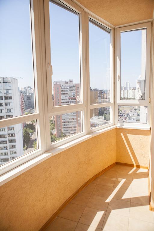 Apartment In 2 Min From Poznyaky Metro Station كييف المظهر الخارجي الصورة