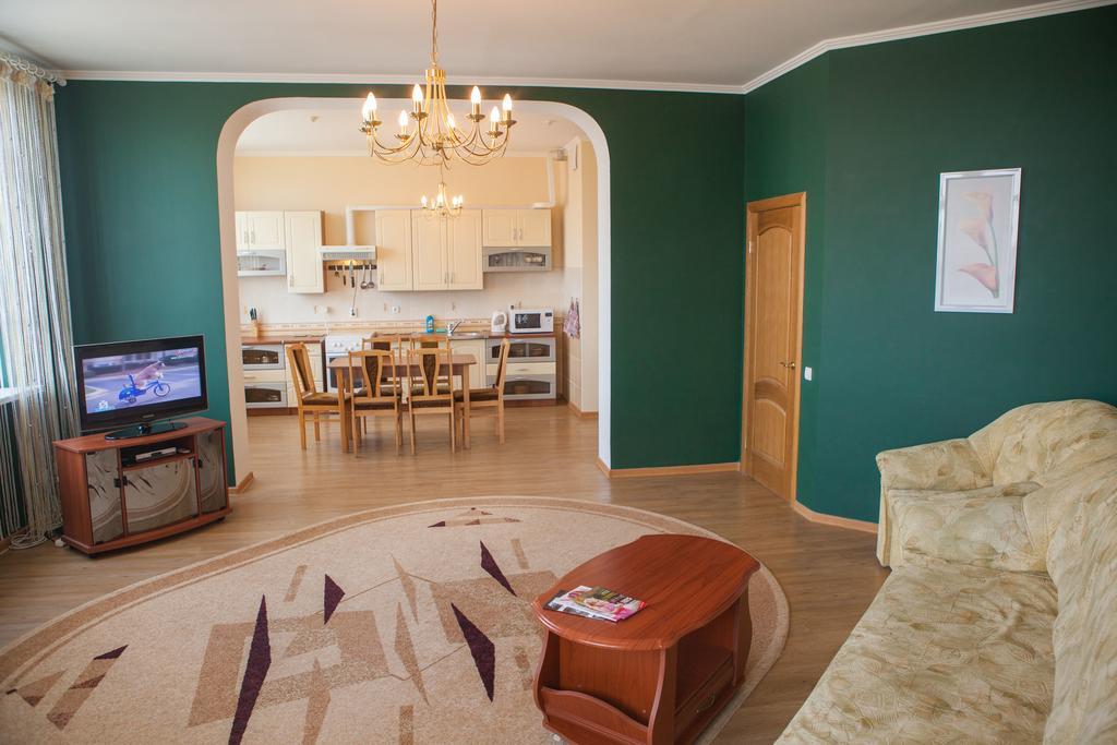 Apartment In 2 Min From Poznyaky Metro Station كييف المظهر الخارجي الصورة