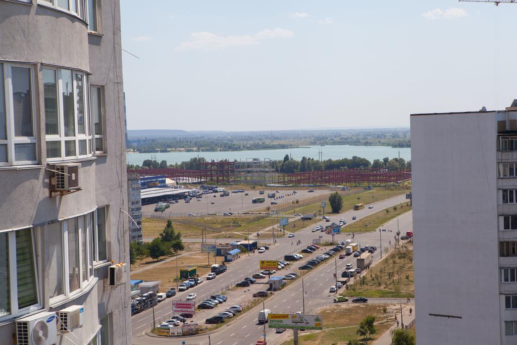 Apartment In 2 Min From Poznyaky Metro Station كييف المظهر الخارجي الصورة